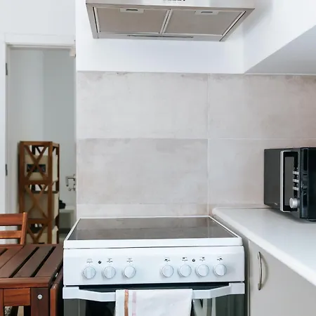 Apartament Center Arroios Flat 5 *